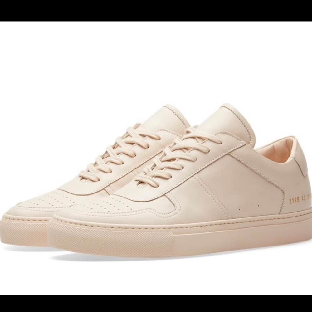 Size 37. Fits more like a US 7.5. Selling because too large.